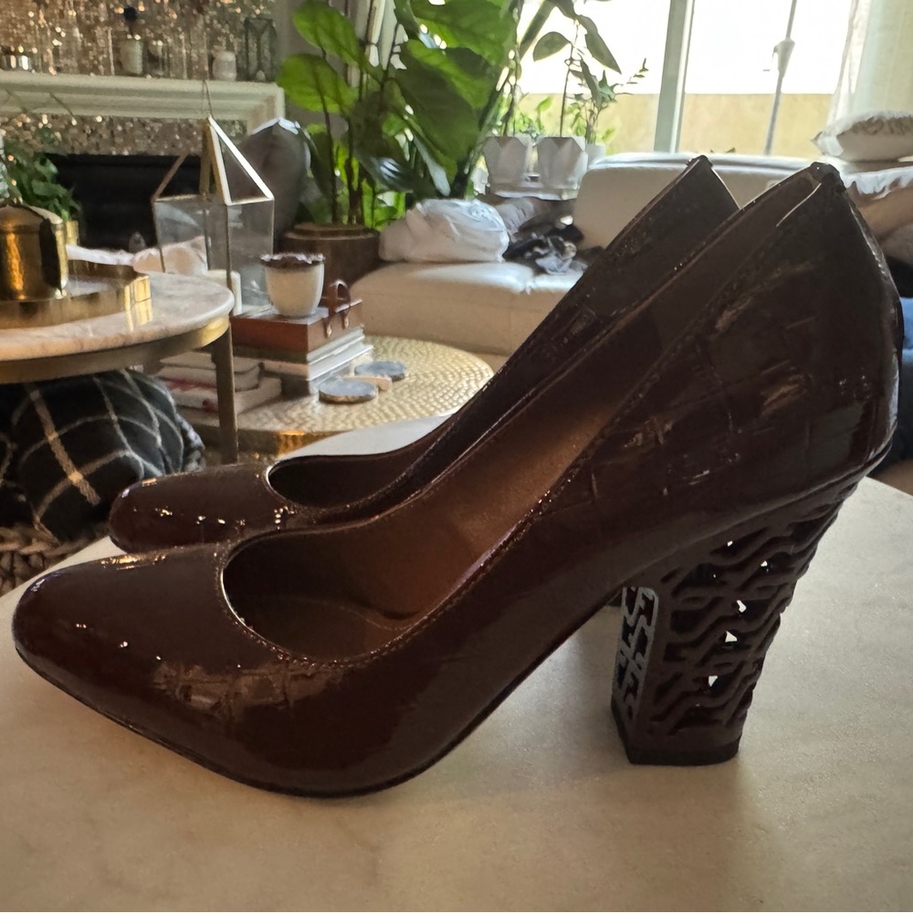 FENDI Patent Leather Croc Pumps With Logo Details On Heel